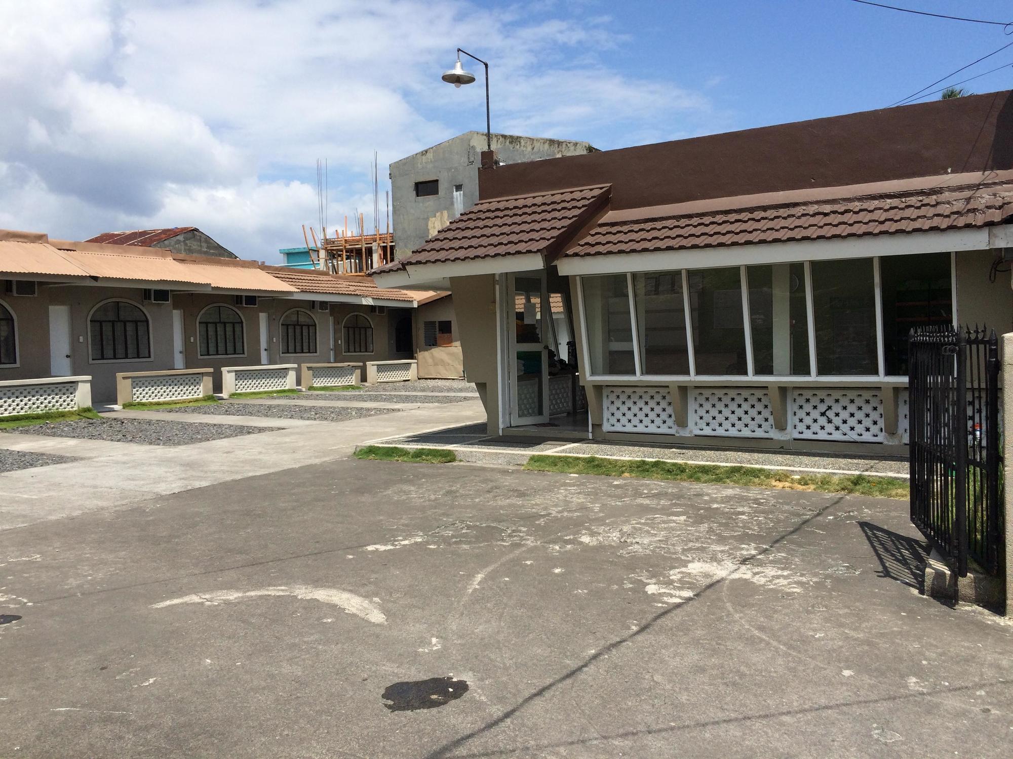 Night & Day Inn Legazpi Kültér fotó