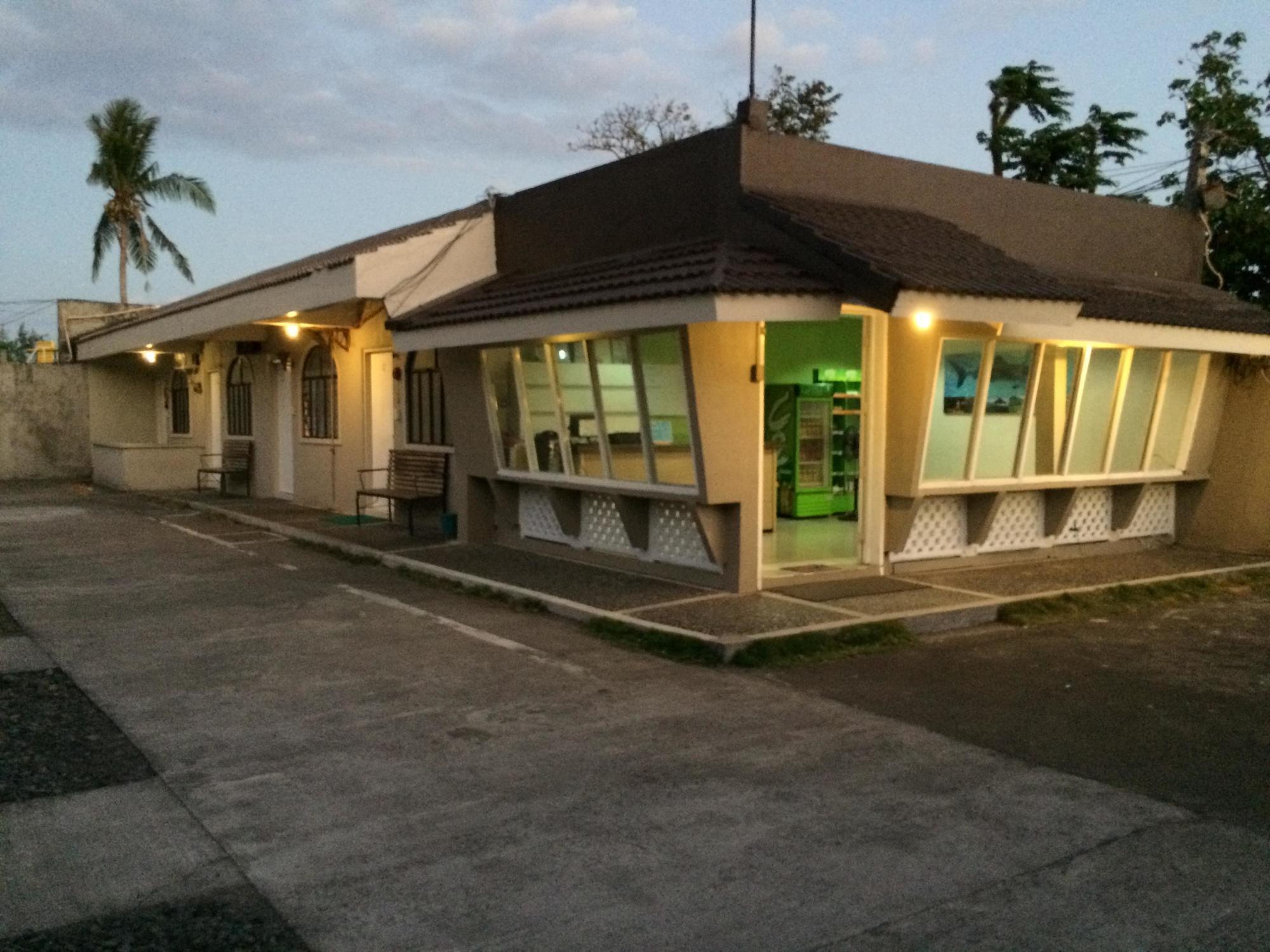 Night & Day Inn Legazpi Kültér fotó
